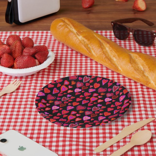 Red hearty design paper plates (Picnic)