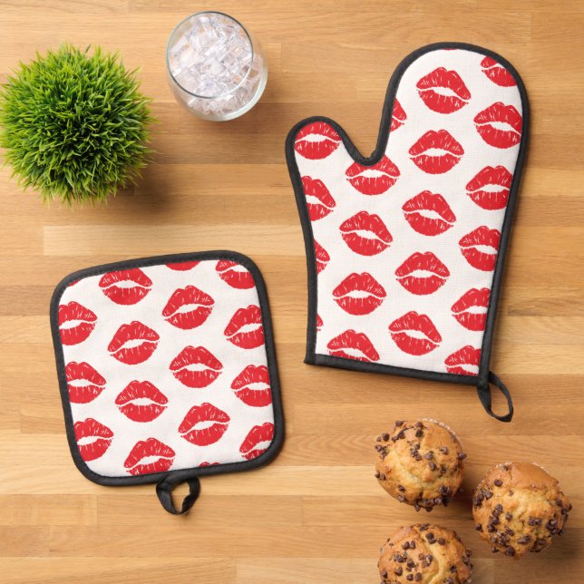 Red Lips, Red Lipstick, Kiss, Pattern Of Lips Oven Mitt & Pot Holder Set (Top Down)