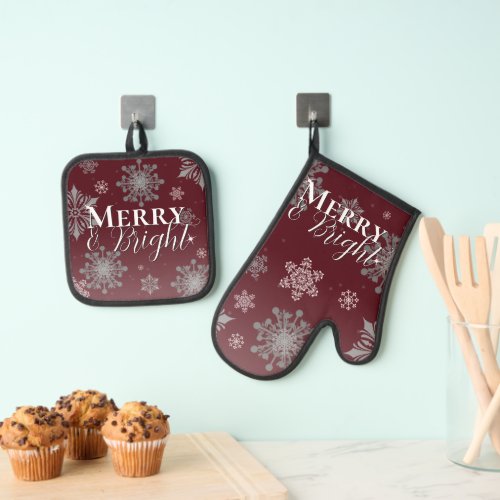 Red Merry and Bright Snowflakes Christmas Oven Mitt  Pot Holder Set