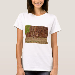 Red Oak Camouflage Stag Buck Deer Feeding T-Shirt