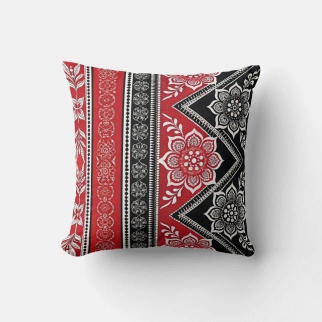 Red pattern throw Pillow (Front)
