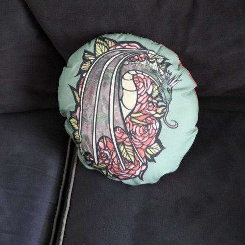 Red Roses Dragon Art            Round Pillow