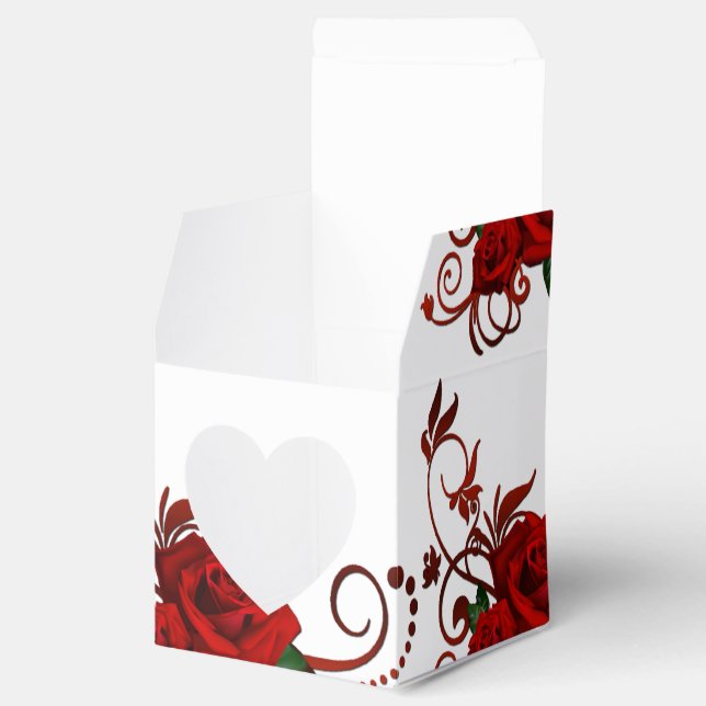 Red Roses Pattern Heart Favor Box (Opened)