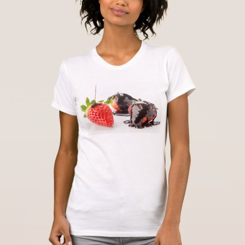 Red strawberries covered with chocolate T_Shirt