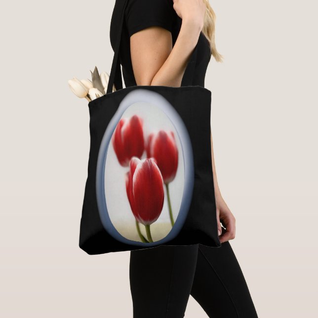 Red tulips tote bag (Close Up)