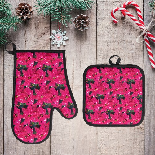 Red Variegated Poinsettia Pattern Holiday Oven Mitt  Pot Holder Set