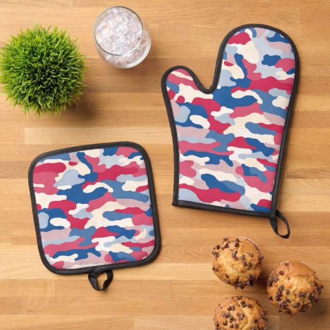 Red White & Blue Camouflage Oven Mitt & Pot Holder Set (Top Down)