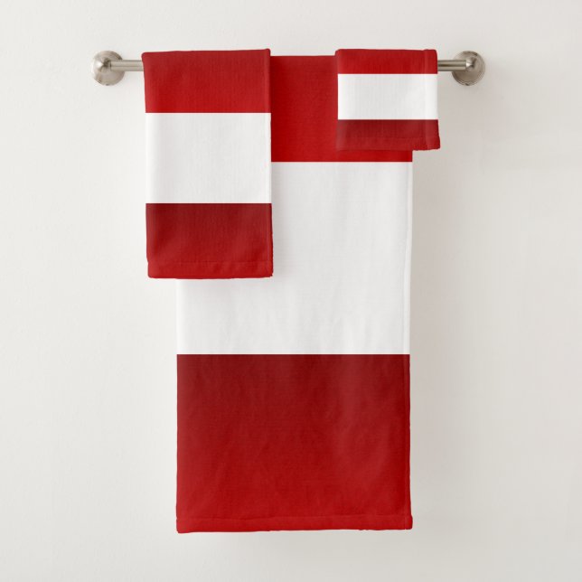 Red White Stripes Bath Towel Set (Insitu)