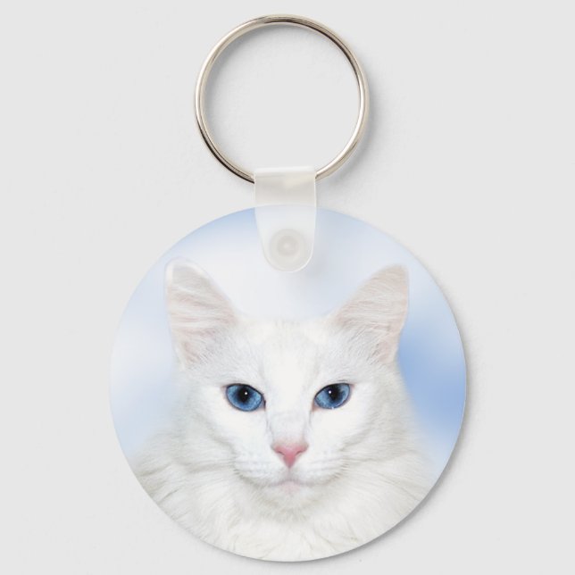 Regal white cat keychain (Front)