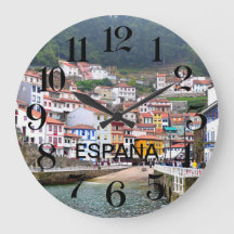reloj de wall de Cudillero en Asturias, España