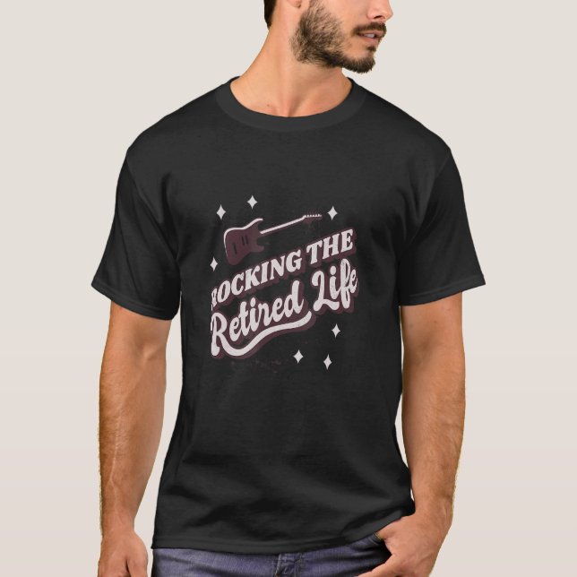 Retired 2022 Rocking The Retirement Life  Retireme T-Shirt (Front)
