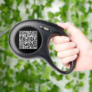 Retractable Leash Featuring Your Pet’s QR Info