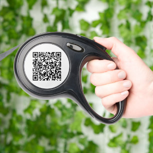Retractable Leash Featuring Your Pet’s QR Info