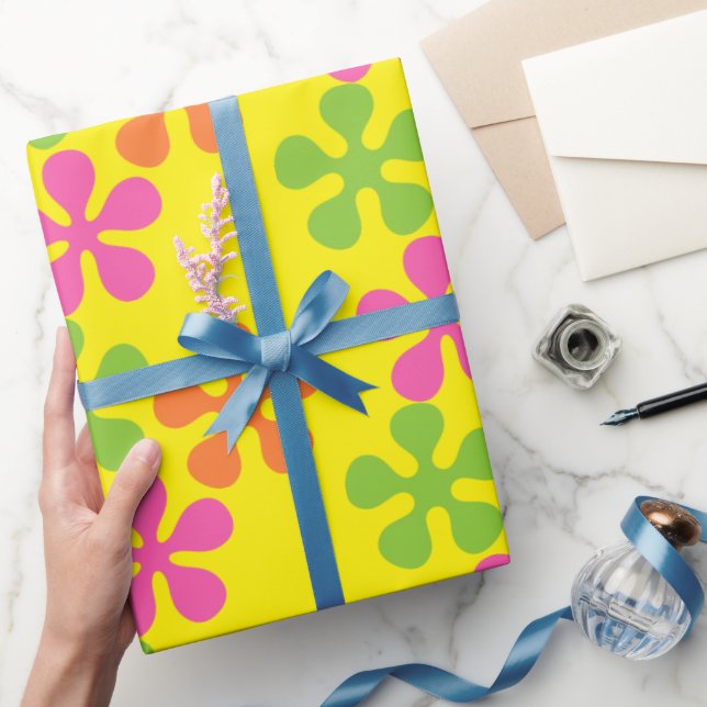 Retro 60's flowers gift wrapping paper (Gifting)