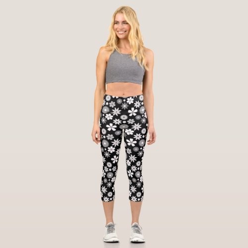 Retro 70s Style Flower Monochrome Big Pattern Capri Leggings