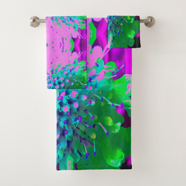 Retro Abstract Magenta and Lime Green Flower Bath Towel Set (Insitu)