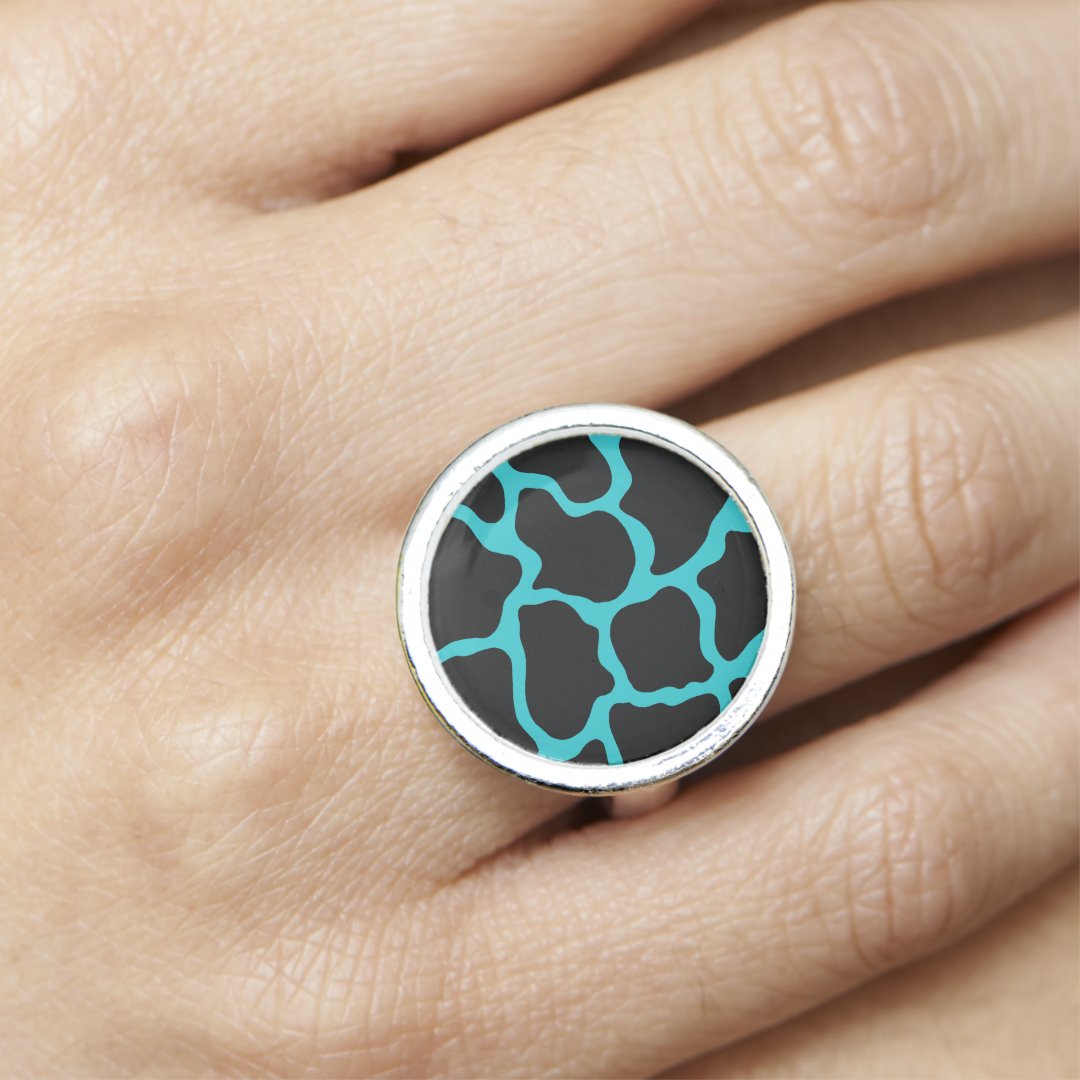  Retro Black Animal Print Ring (In Situ)