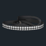 Retro Black White Hounds-tooth Weaving Pattern Pet Leash<br><div class="desc">Get your pooch this sturdy dog leash with a classic hounds-tooth weaving pattern. The hounds-tooth weaving pattern is one of the most fashionable pattern of modern times. It looks absolutely fabulous on any product. In standard black and white. Although an old tessellation pattern, it is today very popular again with...</div>