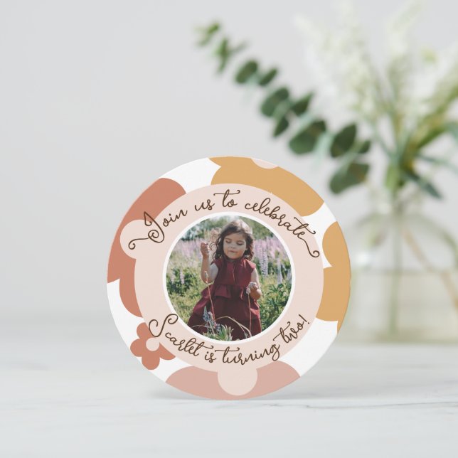 Retro Boho Daisy Birthday Girl Round  Invitation (Standing Front)