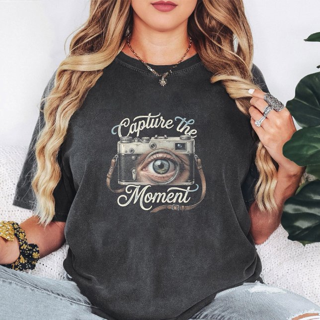 Retro Camera Eye Capture The Moment Design T-Shirt (Creator Uploaded)