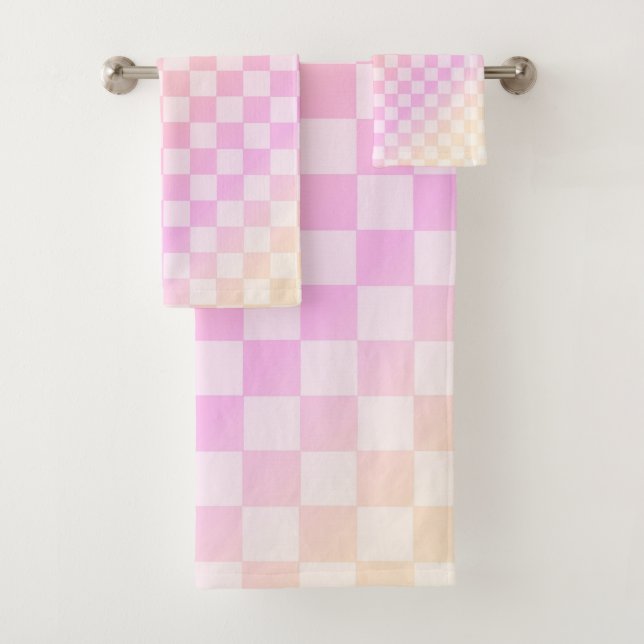Retro Checkerboard Peach Fuzz Pink Gradient Bath Towel Set (Insitu)