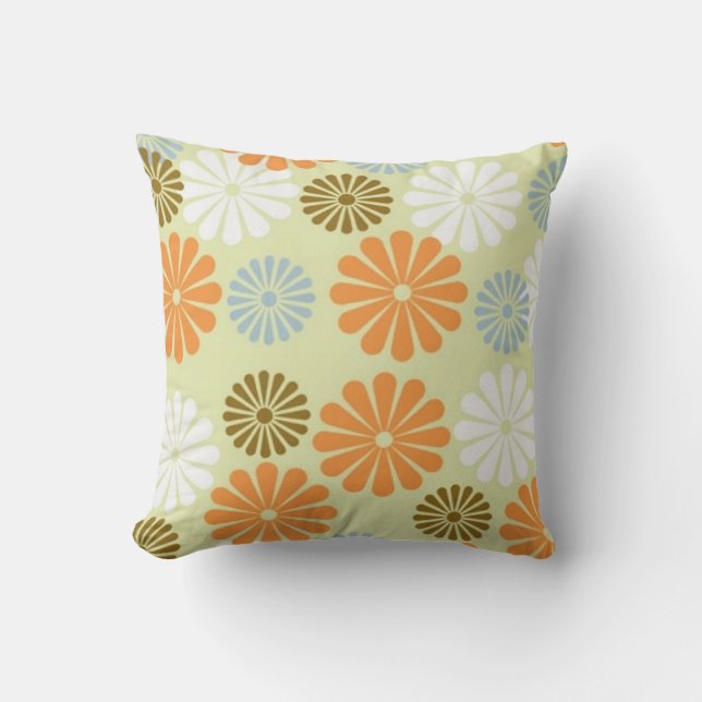 Retro Daisy Throw Pillow (Front)