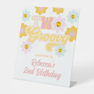 Retro Daisy Two Groovy Birthday Welcome Sign