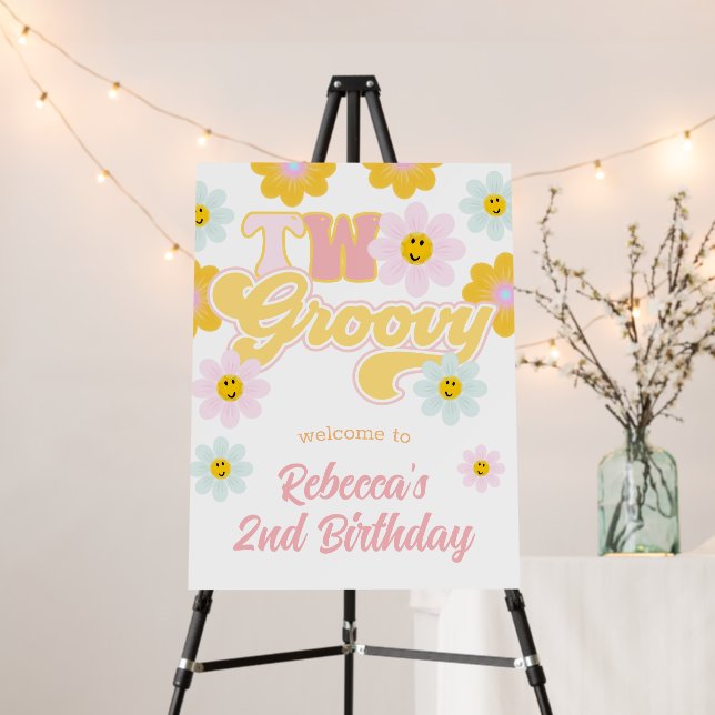 Retro Daisy Two Groovy Birthday Welcome Sign (In Situ (Stand))