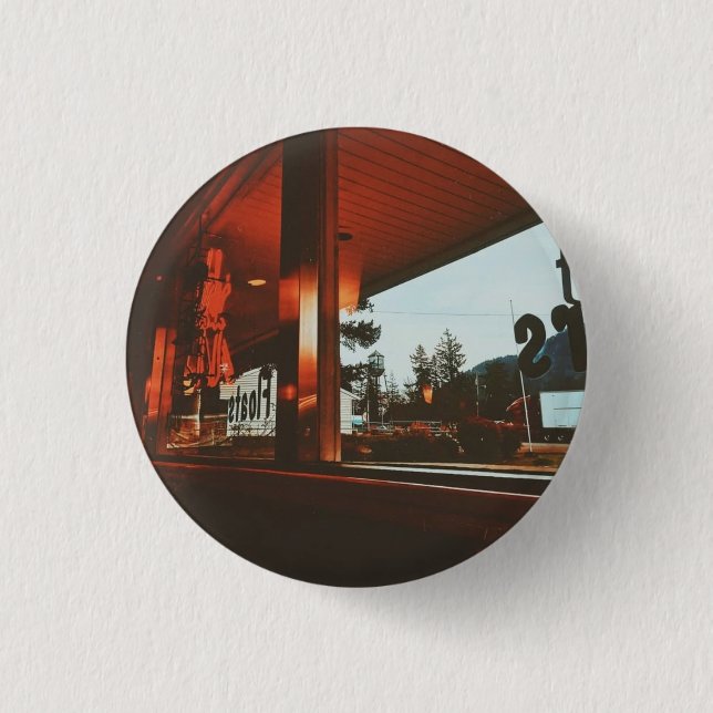  Retro Diner in the Pacific Northwest Button (Front)