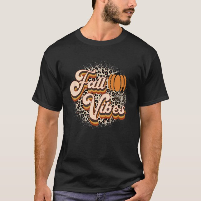 Retro Fall Vibes Leopard Pumpkin Happy Thanksgivin T-Shirt (Front)