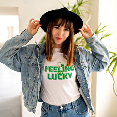 Retro Feeling Lucky St Patricks Day Quote Women T_Shirt