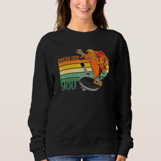 Retro Feminist Rooster For Women & Chicken Dad Reg Sweatshirt