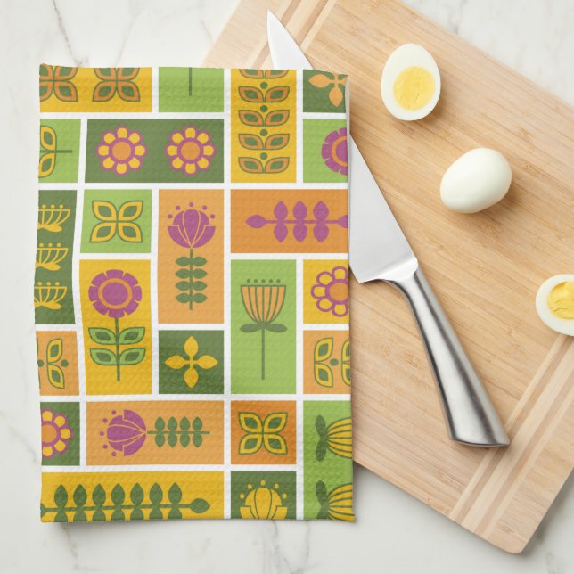 Retro Flower Pattern Kitchen Towel (Quarter Fold)
