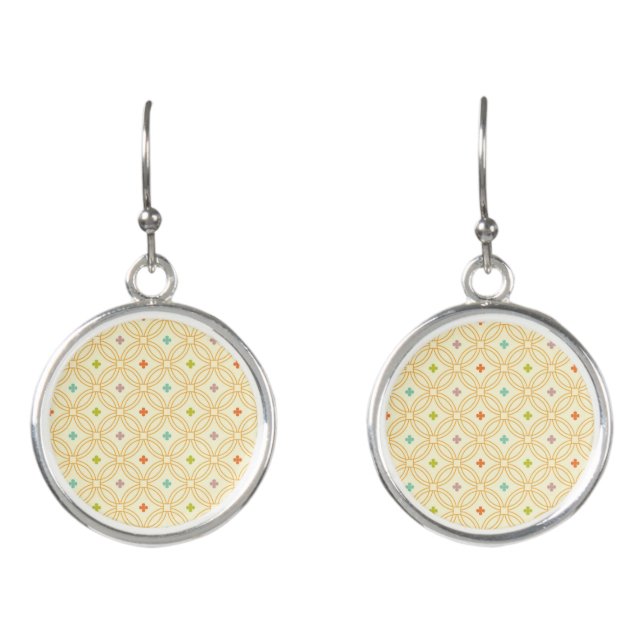 Retro Geometric Interlocking Circle Pattern Earrings (Front)