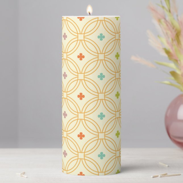 Retro Geometric Interlocking Circle Pattern Pillar Candle (In Situ)
