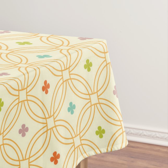 Retro Geometric Interlocking Circle Pattern Tablecloth (In Situ)