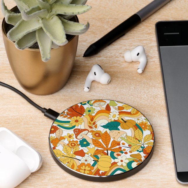 Retro Groovy Mushroom Flower Pattern Wireless Charger (Desk 2)