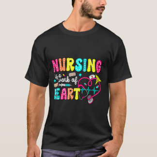 Retro Groovy Nursing Is A Work Of Heart Funny Nurs T-Shirt