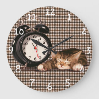 Retro houndstooth kitten large clock
