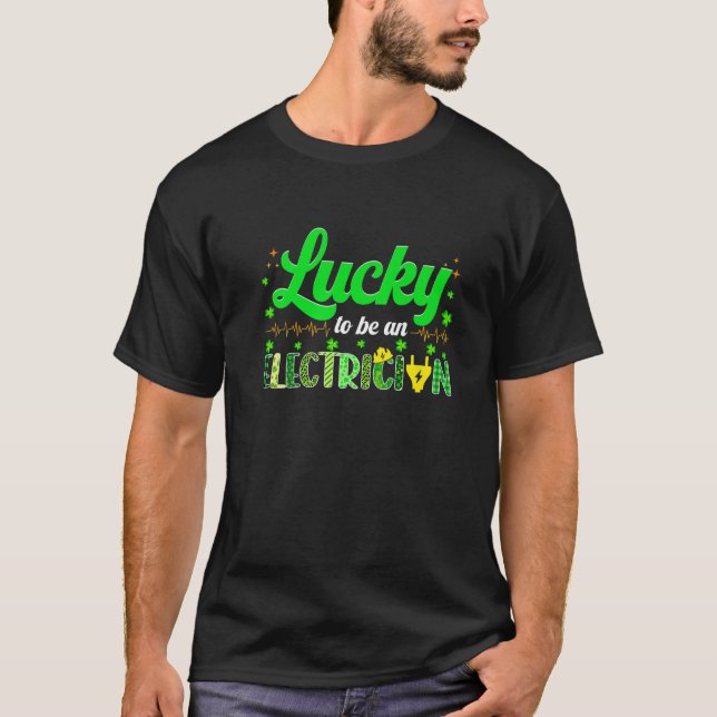 Retro Lucky To Be An Electrician Shamrock Irish Pa T-Shirt (Front)