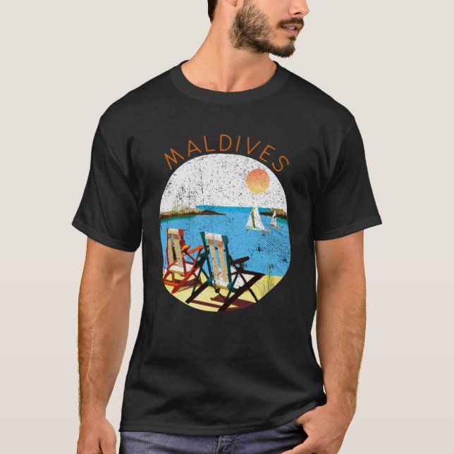 Retro Maldives Souvenir  Vintage beach Vacation T-Shirt (Front)