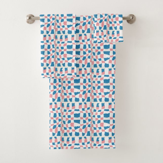 Retro Mod Pink Blue Checkerboard Abstract Bath Towel Set (Insitu)