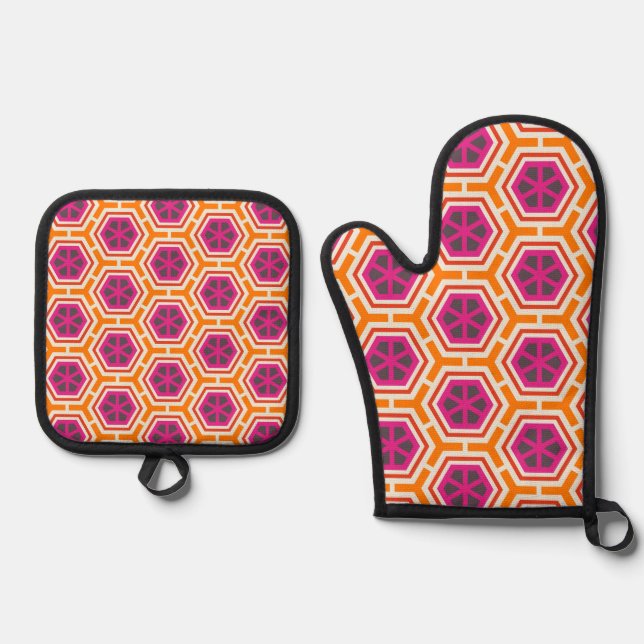 Retro Pink and Orange Modern Geometric Pattern Oven Mitt & Pot Holder Set (Front)