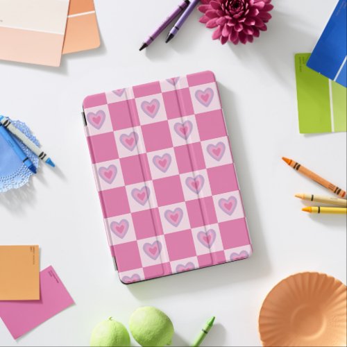 Retro Pink Checker Checkered Heart Pattern iPad Air Cover