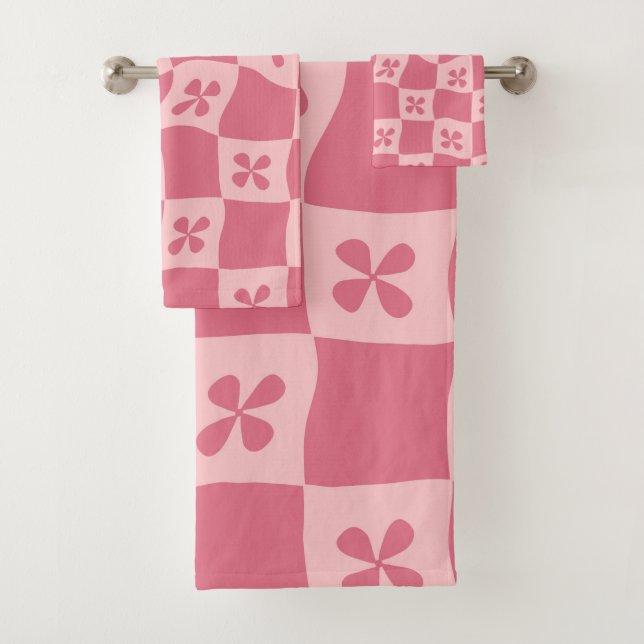 Retro Pink Checkered Floral Pattern Bath Towel Set (Insitu)