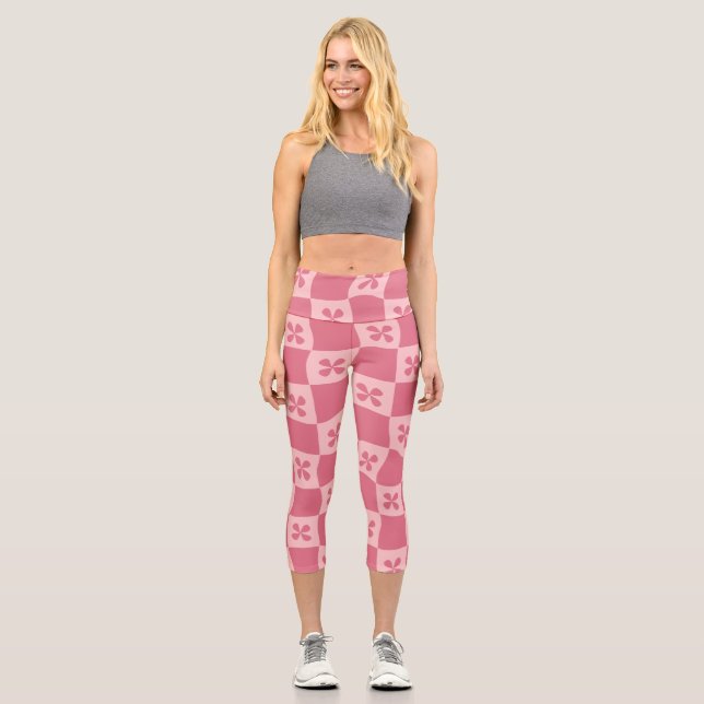 Retro Pink Checkered Floral Pattern Capri Leggings (Front)