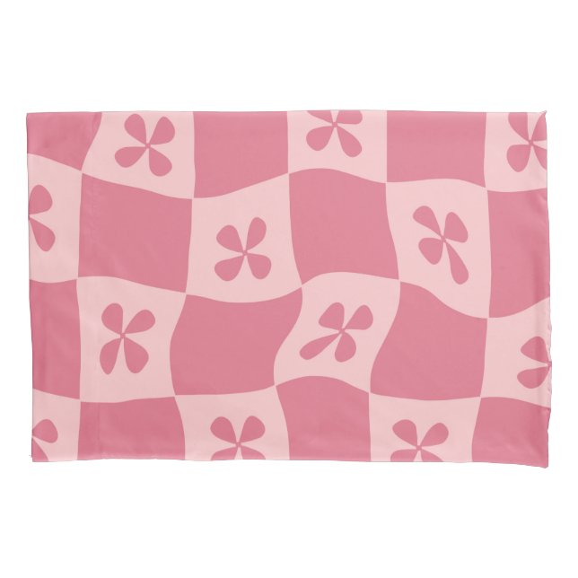 Retro Pink Checkered Floral Pattern Pillow Case (Front)