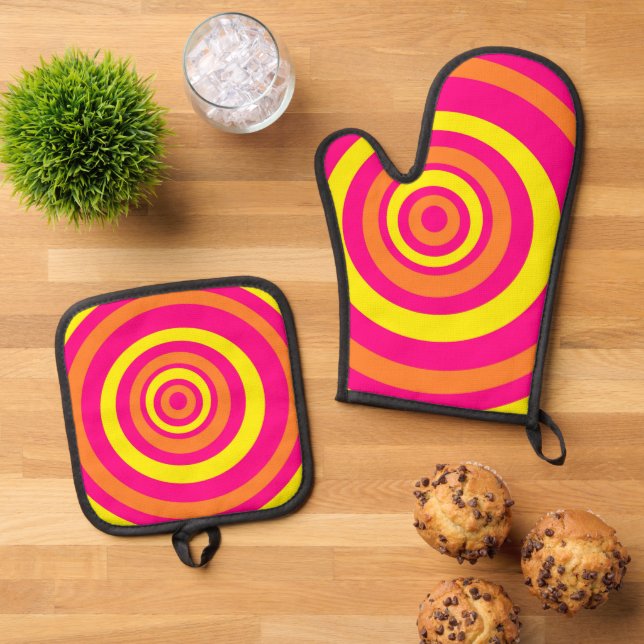 Retro Potholders Pink Orange Yellow Circles  Oven Mitt & Pot Holder Set (Top Down)