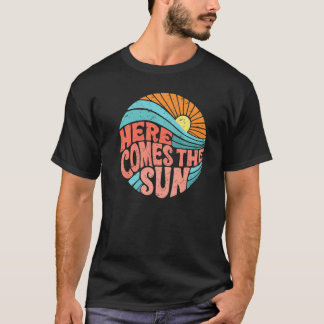 Retro Rainbow Sunrise Here Comes The Sun Hippie Gi T-Shirt