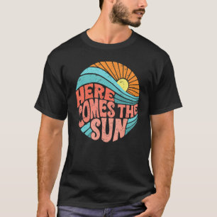 Retro Rainbow Sunrise Here Comes The Sun Hippie Gi T-Shirt